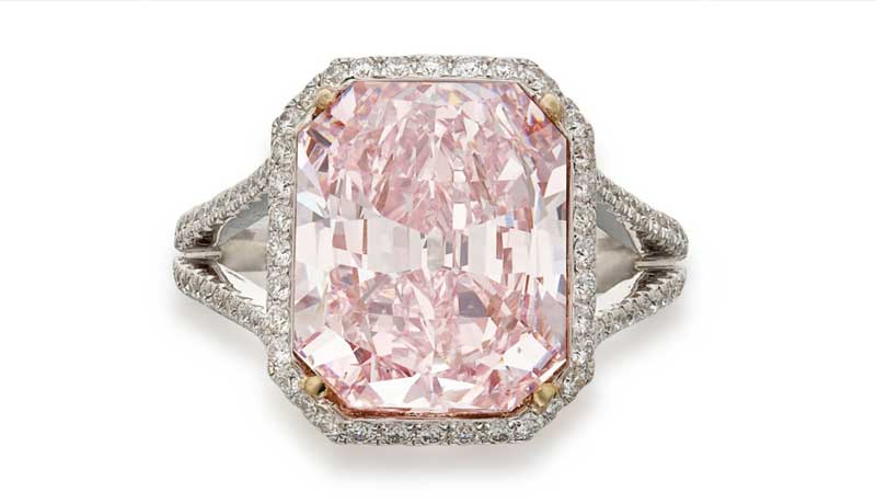 Кольцо с розовым бриллиантом продано за 5,6 млн