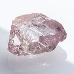 Розовый алмаз Petra Diamonds