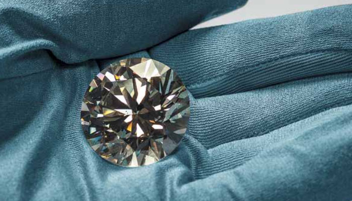 АЛРОСА продала специальных алмазов и бриллиантов на 22 млн.