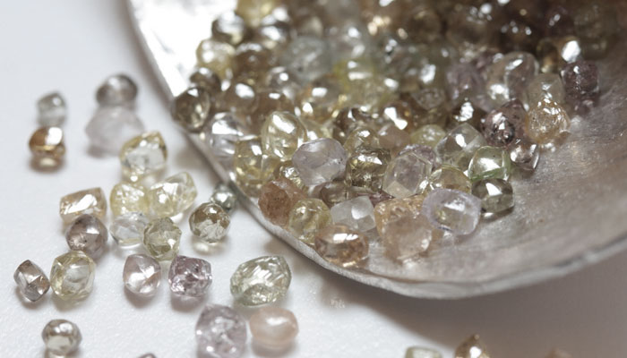 De Beers в третьем цикле продал алмазов на 580 млн.