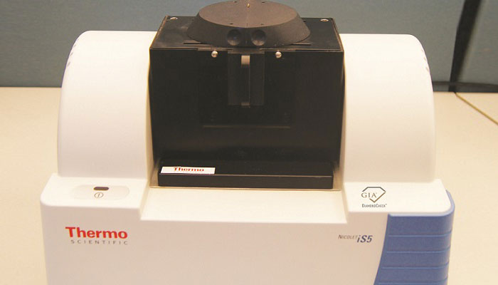 GIA показал прототип устройства для отделения синтетики