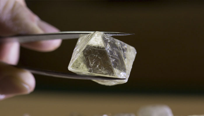 АЛРОСА добыла 60 каратный алмаз