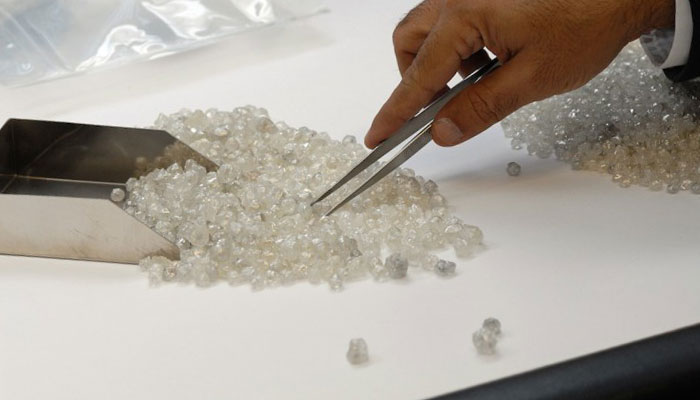 De Beers продала алмазов на $370 млн
