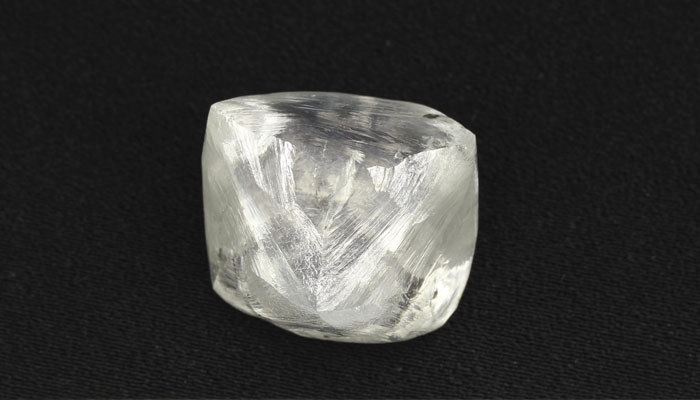 АЛРОСА продала специальных алмазов на 9 млн