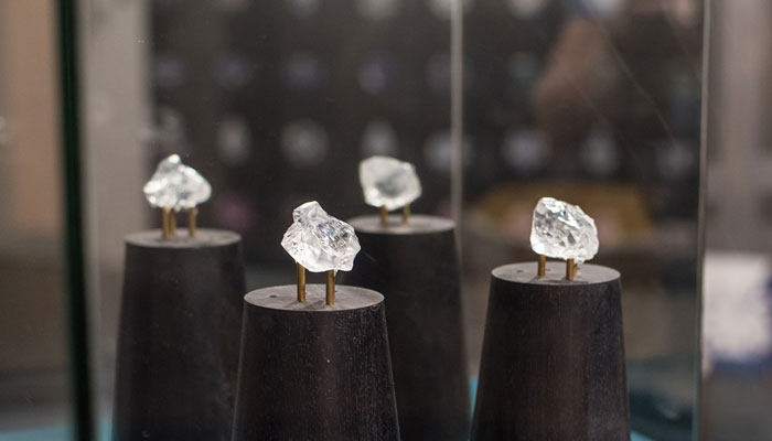 Спрос на крупные алмазы улучшил продажи Gem Diamonds