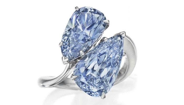 Кольцо с двумя голубыми бриллиантами