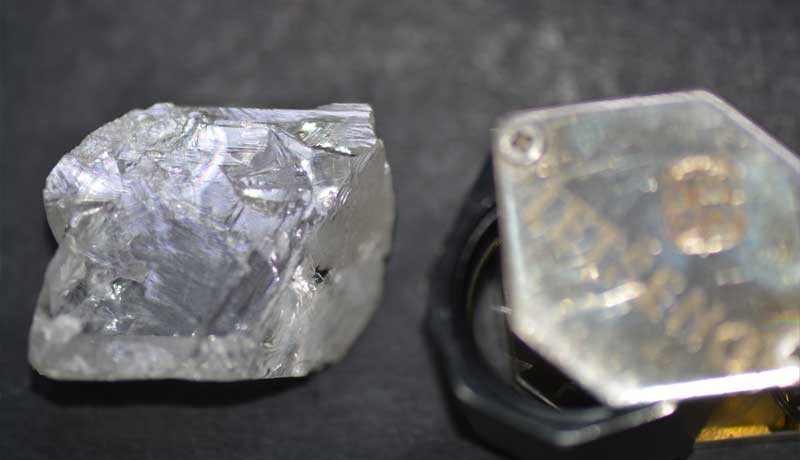 алмаз весом 152 карата