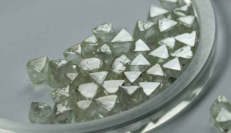 АЛРОСА в марте продала алмазов на 550 млн