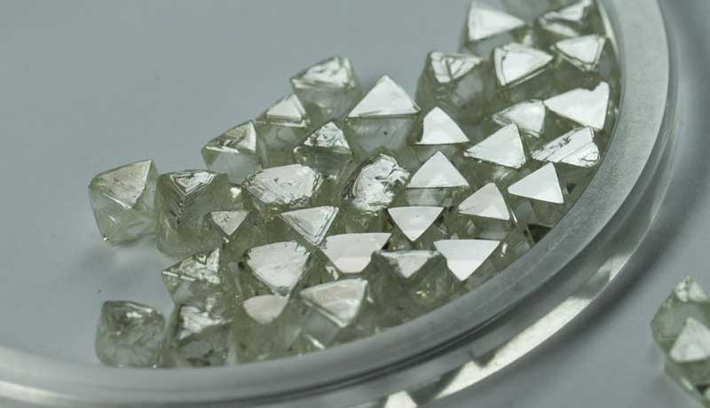 АЛРОСА продала алмазов на 396 млн