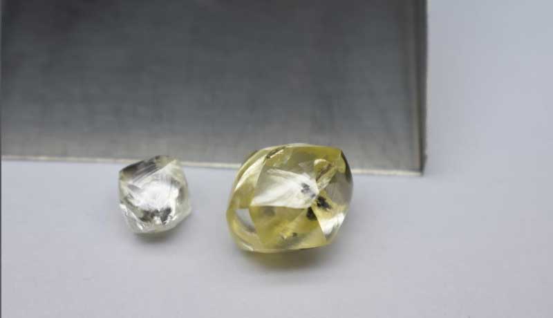 25 каратный желтый алмаз 