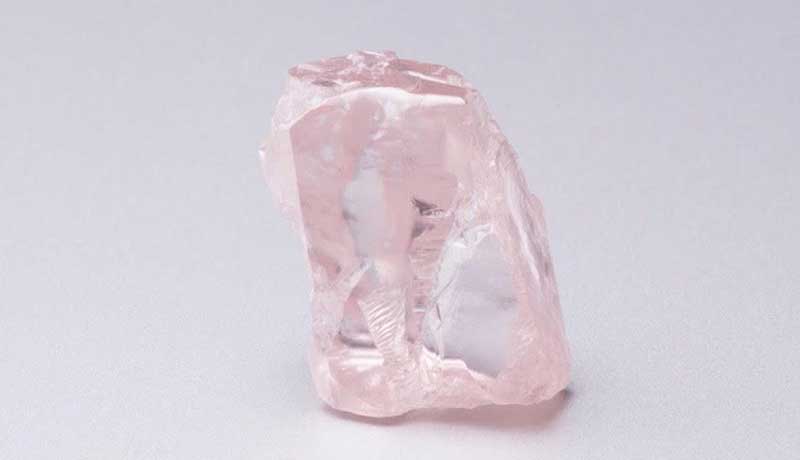 30 каратный розовый алмаз