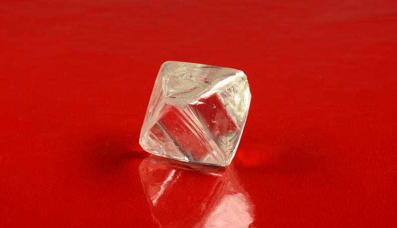 АЛРОСА продала специальных алмазов на 12,6 млн
