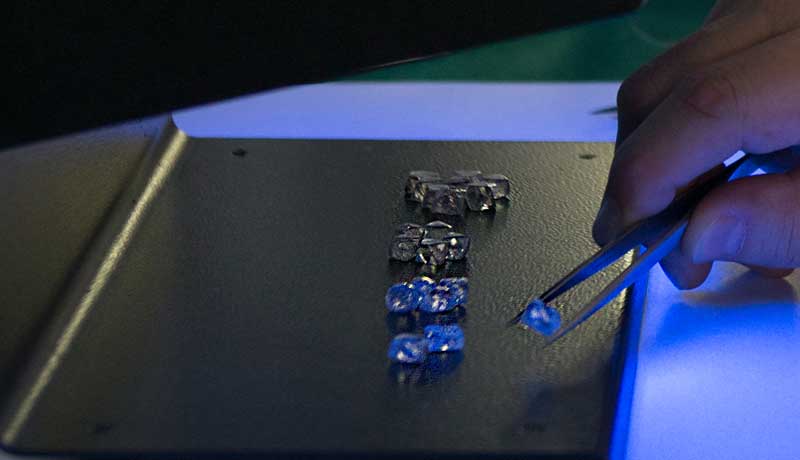 АЛРОСА в августе продала алмазов на 283 млн