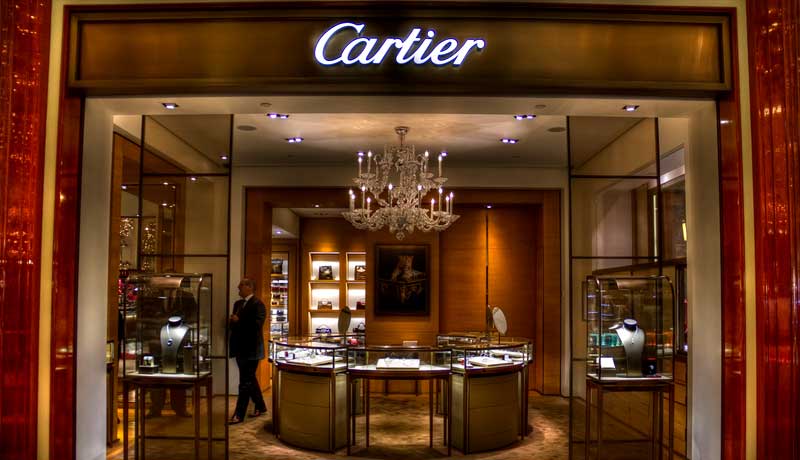 Cartier подало в суд на Saks
