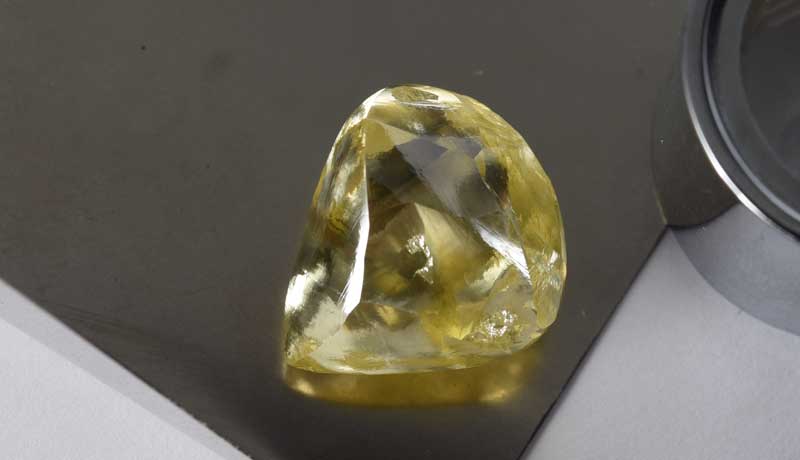 Желтый алмаз АЛРОСА