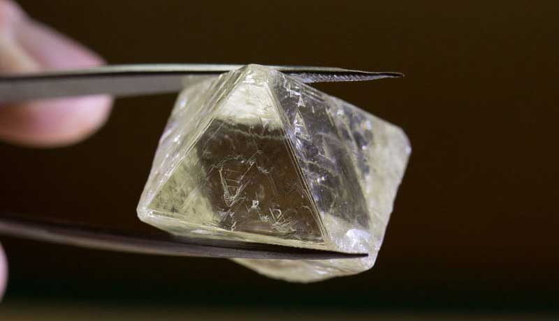 АЛРОСА выставит на аукцион 127 алмазов специальных размеров