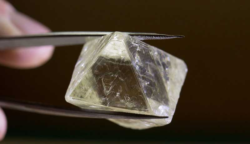 АЛРОСА продала специальных алмазов на 8,3 млн