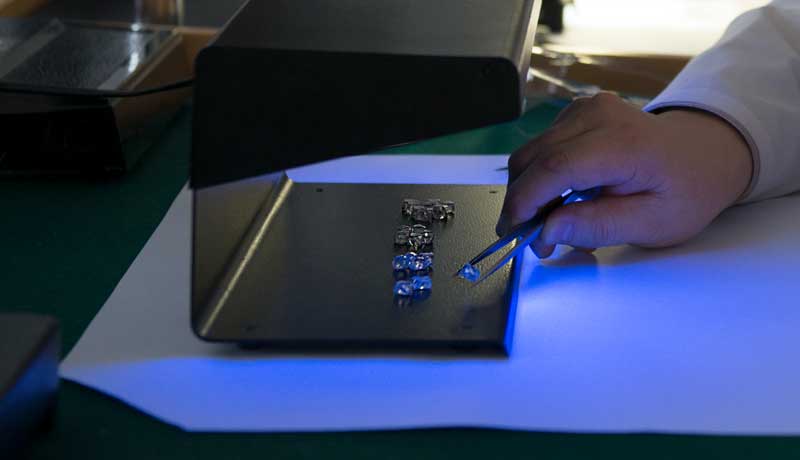 АЛРОСА в феврале продала алмазов на 340,6 млн