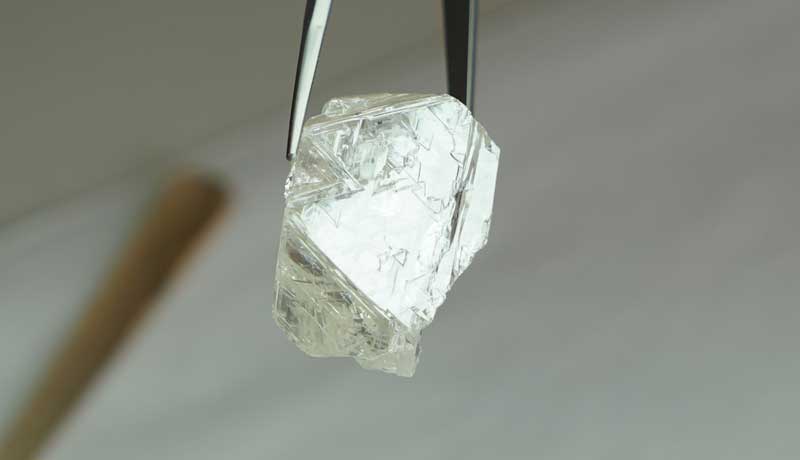 АЛРОСА во Владивостоке продала алмазов на 9,65 млн