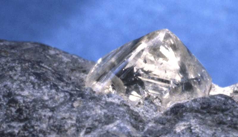 В 3 цикле De Beers продал алмазов на 575 млн