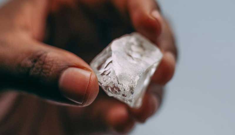 De Beers продал алмазов на 390 млн.