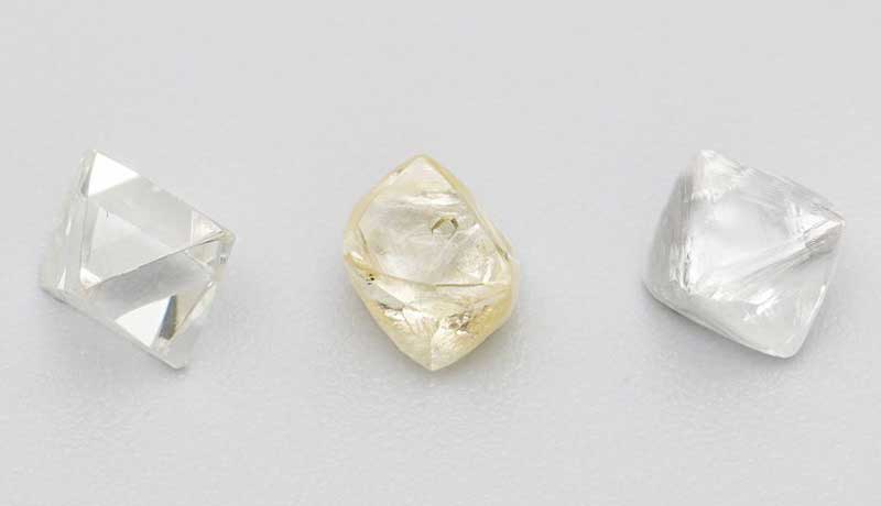 АЛРОСА продала на аукционе во Владивостоке алмазов на $11,9 млн