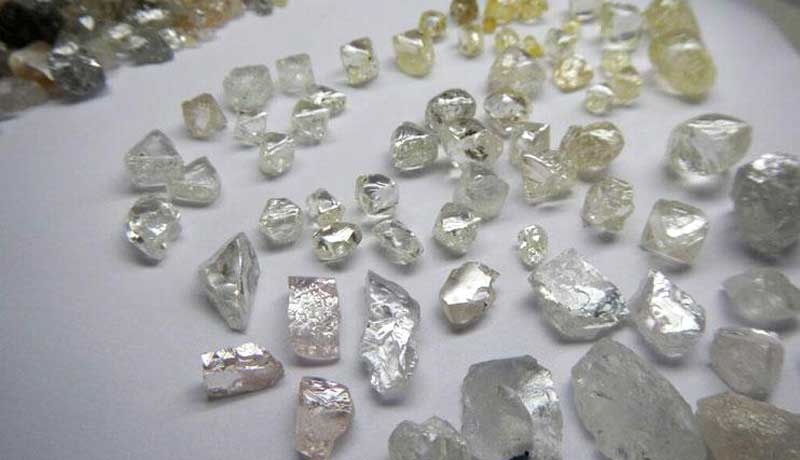 В этом году продажи алмазов снизятся до 40%