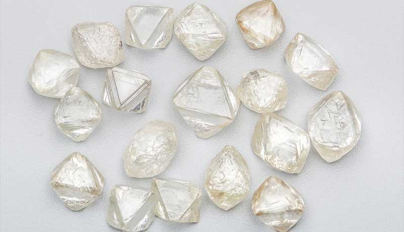 АЛРОСА успешно провела цифровой аукцион алмазов спецразмеров