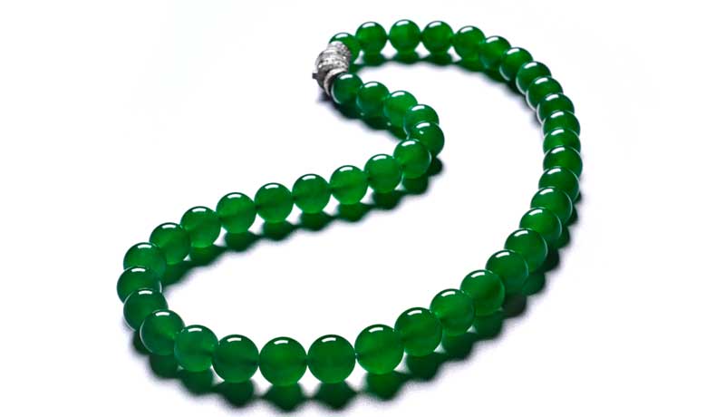 ожерелье из императорского зеленого жадеита