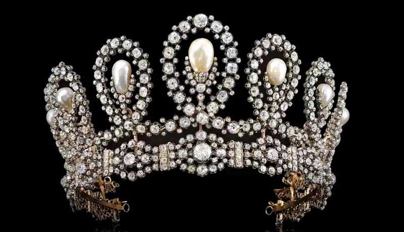 Тиара королевы Испании продана за 1,6 млн. на аукционе