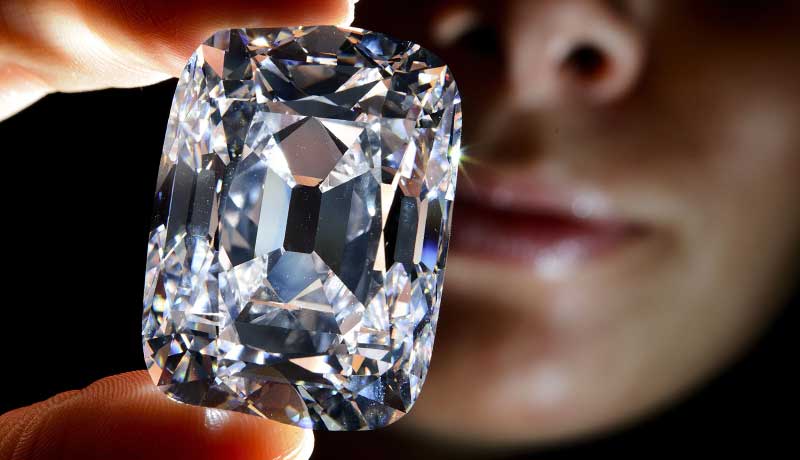 Цены на бриллианты снизились в апреле